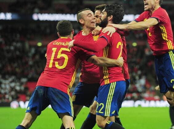 Football - 2016 2017 International Friendly Länderspiel - England vs. Spain Isco of Spain celebrates scoring their second goal in injury time at Wembley. COLORSPORT ANDREW COWIE 