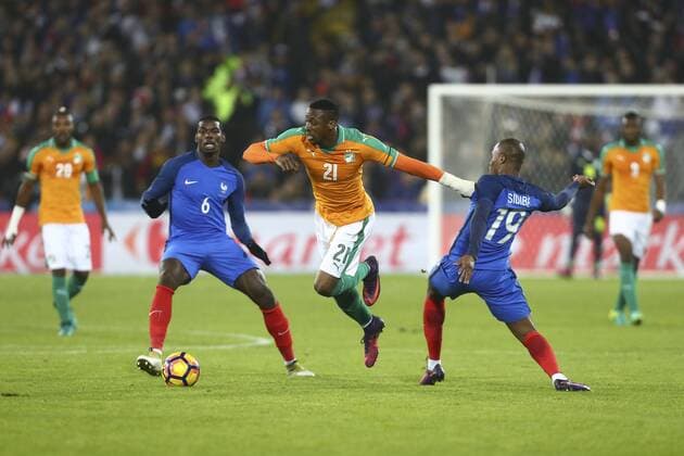 Jonathan Kodjia (Elfenbeinküste) vs Paul Pogba (France) Djibril Sidibe (France) FOOTBALL : Frankreich - Elfenbeinküste Nationalteam Länderspiel - Testspiel - 15 11 2016 GwendolineLeGoffx 