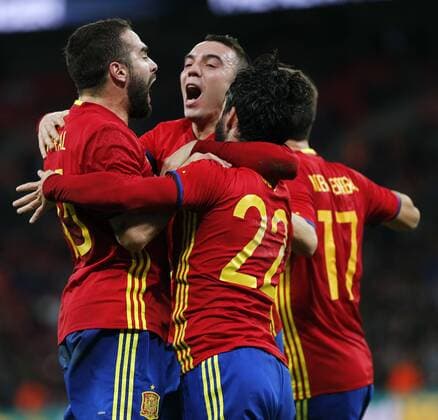 Friendly match between England and Spain. In this picture, Spain s players celebration. xPabloxGarciax 