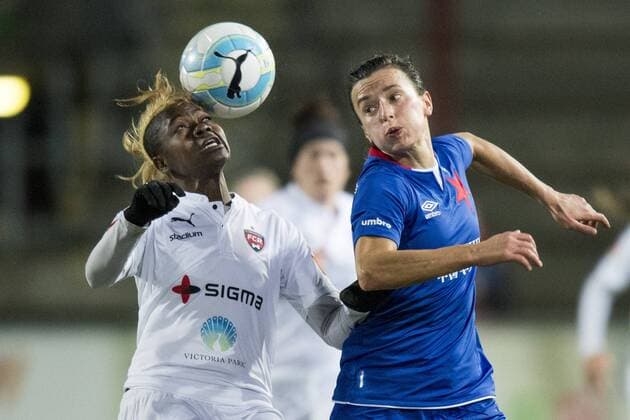 161116 Rosengards Gaelle Enganamouit och Slavia Prag Andrea Budosova under fotbollsmatchen i Champions League mellan Rosengard och Slavia Prag den 16 november 2016 i Malmö.  Copyright: LUDVIGxTHUNMAN BB161116LT017