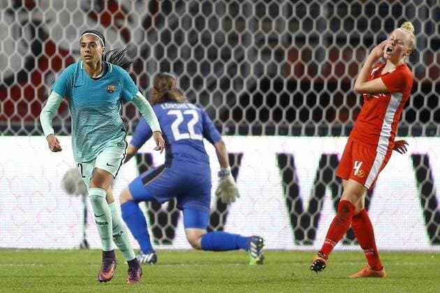 (l-r) Andressa Alves of Barcelona scored, Barbara Lorsheyd of FC Twente, Danique Kerkdijk of FC Twenteduring the Women UEFA Champions League match between FC Twente and Barcelona at the Grolsch Veste on November 16, 2016 in Enschede, The Netherlands Women: Fc Twente v Barcelona Woman UEFA Champions League 2016 2017 xVIxPeterxLousxIVx 6591842