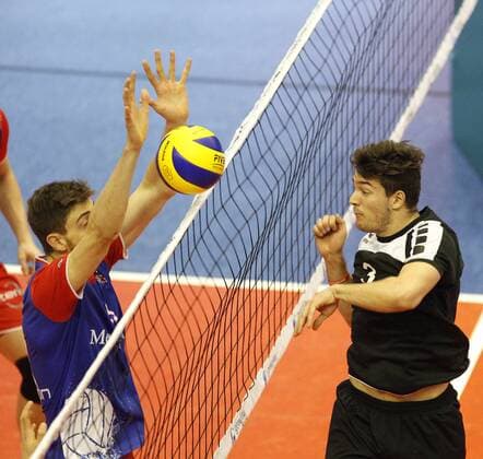 Volleyball Hessen - 1. Bundesliga Männer 16.11.2016 United Volleys Rheinmain (blau) - VCO Berlin (schwarz) v.l. Tobias Krick (United Volleys), Mitchell Peter Tulley (United Volleys) United Volleys Rheinmain - VCO Berlin