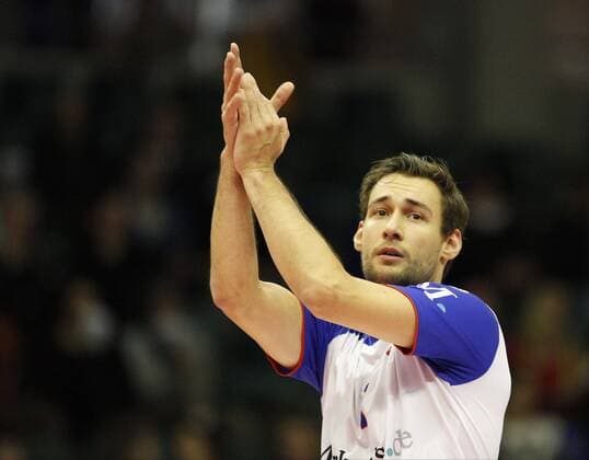 Volleyball Hessen - 1. Bundesliga Männer 16.11.2016 United Volleys Rheinmain (blau) - VCO Berlin (schwarz) v.l. Florian Ringseis (United Volleys) United Volleys Rheinmain - VCO Berlin