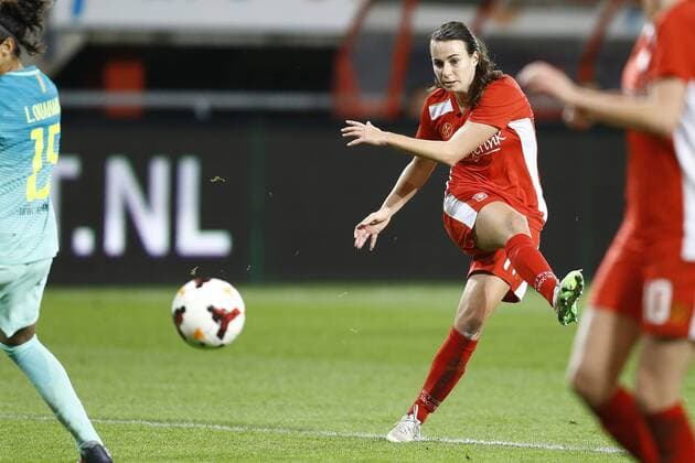 Renate Jansen of FC Twenteduring the Women UEFA Champions League match between FC Twente and Barcelona at the Grolsch Veste on November 16, 2016 in Enschede, The Netherlands Women: Fc Twente v Barcelona Woman UEFA Champions League 2016 2017 xVIxPeterxLousxIVx 6592062