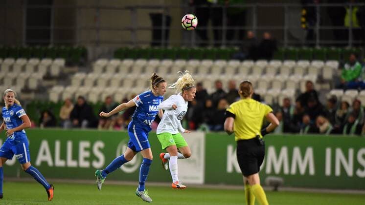 Kopfballduell Louise Quinn (Eskilstuna United) (4) Julia SImic (VFL Wolfsburg) (31), Uefa Women Champions League - VFL Wolfsburg - Eskilstuna United, xmkx
