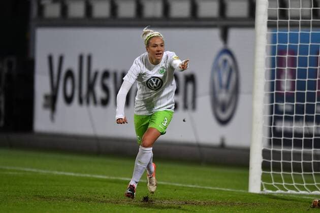 Jubel, Freuen, celebrate, happy, cheer , Goal Celebration Zsabett Jakabfi (VFL Wolfsburg) (3) zum 2:0 - zeigt in Richtung Vorlagengeberin, Uefa Women Champions League - VFL Wolfsburg - Eskilstuna United, xmkx