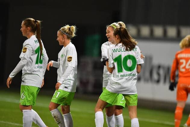 Jubel, Freuen, celebrate, happy, cheer , Goal Celebration Zsabett Jakabfi (VFL Wolfsburg) (3) mit Tessa Wullaert (VFL Wolfsburg) (10) zum 2:0, Uefa Women Champions League - VFL Wolfsburg - Eskilstuna United, xmkx