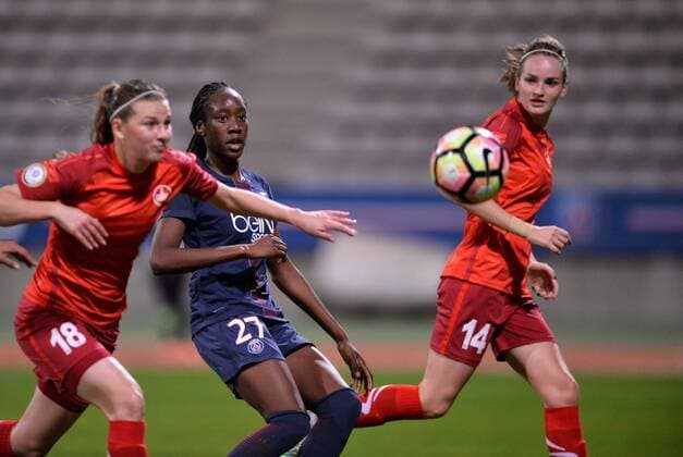 Ouleymata Sarr (psg) - Yulia Myasnikova (biik) FOOTBALL : Paris SG vs WFC Biik Kazygurt - - Champions League Damen Frauenfussball - 17 11 2016 AnthonyBIBARD FEP Panoramic 