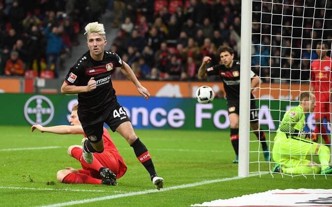 18.11.2016, xjhx, Fussball 1.Bundesliga, Bayer 04 Leverkusen - RB Leipzig, emspor, v.l. Kevin Kampl (Bayer Leverkusen) Goal scored, Tor zum 1:0 Leverkusen