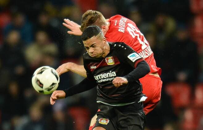 18.11.2016, xmhx, Fussball 1.Bundesliga, Bayer 04 Leverkusen - RB Leipzig, emspor, v.l. Benjamin Henrichs (Bayer 04 Leverkusen), Marcel Halstenberg (RB Leipzig) Leverkusen