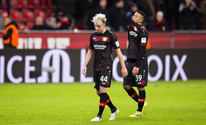 Leverkusen, 18.11.2016, BayArena Kevin Kampl (Bayer) und Benjamin Henrichs (Bayer) enttäuscht Bayer Leverkusen - RB Leipzig mm