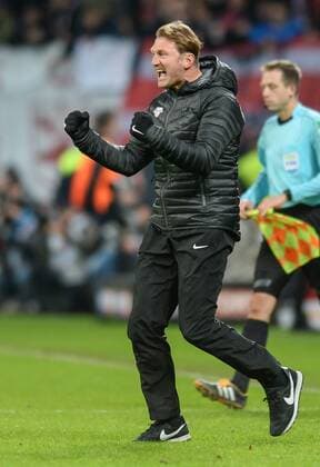 18.11.2016, xmhx, Fussball 1.Bundesliga, Bayer 04 Leverkusen - RB Leipzig, emspor, v.l. Ralph Hasenhüttl (Trainer RB Leipzig) jubelt, freut sich, schreit Leverkusen