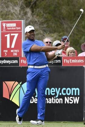 19.11.2016. Royal Sydney Golf Club, Sydney, Australia. Emirates Australian Open Golf 3rd Round. Jhonattan Vegas of Venezuela tees off on the 17th hole. xNigelxOwenx  ActionPlus11810949