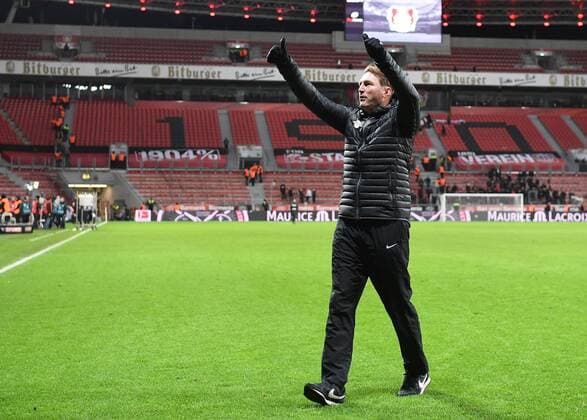 18.11.2016, xjhx, Fussball 1.Bundesliga, Bayer 04 Leverkusen - RB Leipzig, emspor, v.l. Trainer Ralph Hasenhuettl (RB Leipzig), bedankt sich bei den Spielern. Leverkusen