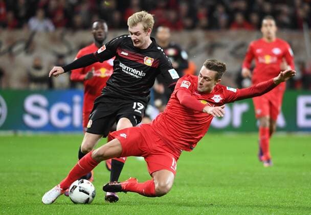 18.11.2016, xjhx, Fussball 1.Bundesliga, Bayer 04 Leverkusen - RB Leipzig, emspor, v.l. Julian Brandt (Bayer Leverkusen), Stefan Ilsanker (RB Leipzig) Leverkusen
