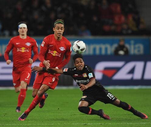 Bayer 04 Leverkusen - RB Leipzig 18.11.2016 Yussuf Poulsen (RB) Gegen Wendell (rechts) HM