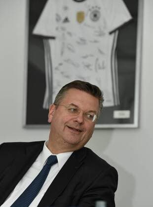05.09.2016 - kicker Sportmagazin - Gespräch Talk Redaktionsbesuch - Reinhard Dieter Grindel - Präsident Deutscher Fussball Bund DFB - -