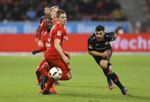 Foto : Kevin Volland ( Leverkusen ) gegen Marcel Halstenberg Fussball 1. Bundesliga , am Fr. 18.11.2016 Bayer 04 Leverkusen - Leipzig 2 - 3