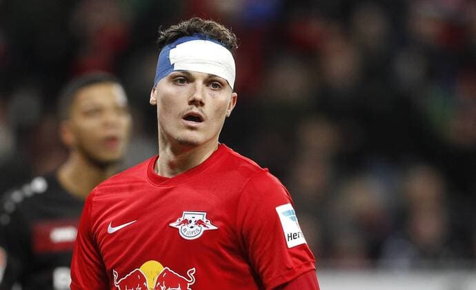 Leverkusen, Bayarena, 18.11.16: Marcel Sabitzer (RB Leipzig) mit einem Kopfverband nach einer Platzwunde im Spiel der 1. Bundesliga zwischen Bayer 04 Leverkusen vs. RB Leipzig in der Saison 2016 2017.
