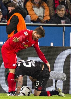 Leverkusen, 18.11.2016, BayArena Dominik Kaiser (Leipzig), Charles Aranguiz (Bayer) Bayer Leverkusen - RB Leipzig mm