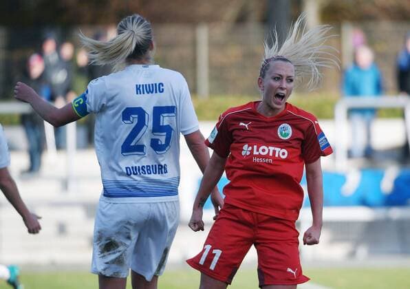 19.11.2016, xjhx, Fussball 1.Bundesliga Damen, 1.FFC Frankfurt - MSV Duisburg, emspor v.l. Mandy Islacker (1.FFC Frankfurt) celebrate the goal, Torjubel zum 1:0 Frankfurt am Main