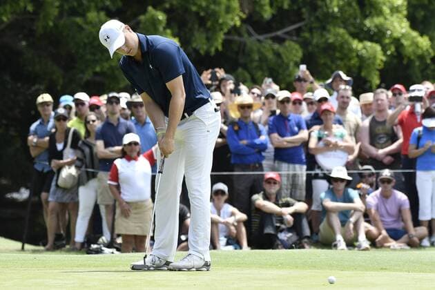 20.11.2016. Royal Sydney Golf Club, Sydney, Australia. Emirates Australian Open Golf Final Round. Jordan Spieth of the United States of America makes a long putt. xNigelxOwenx  ActionPlus11812105