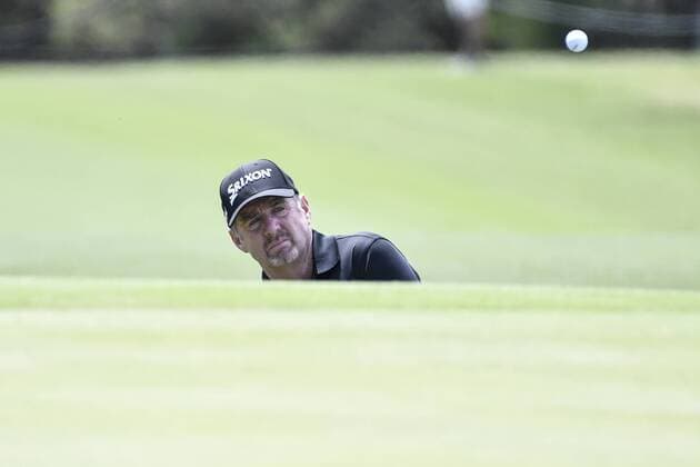 20.11.2016. Royal Sydney Golf Club, Sydney, Australia. Emirates Australian Open Golf Final Round. Rod Pampling of Australia chips onto the green. xNigelxOwenx  ActionPlus11812110