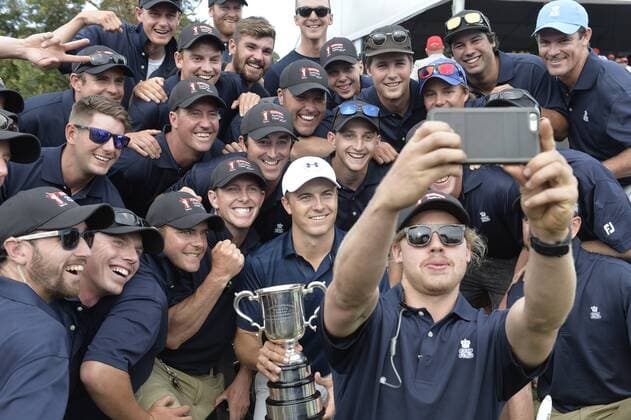 20.11.2016. Royal Sydney Golf Club, Sydney, Australia. Emirates Australian Open Golf Final Round. Jordan Spieth of the United States of America celebrates with friends after winning the tournament. xNigelxOwenx  ActionPlus11812150