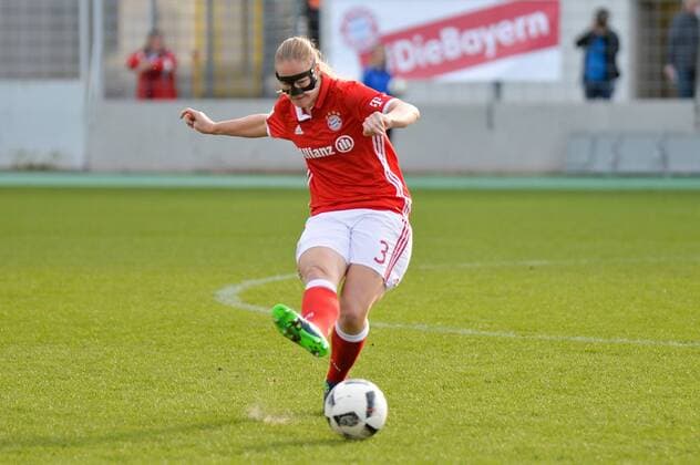 Stefanie Van der Gragt (FC Bayern Muenchen) München, Deutschland, 20.11.2016, Frauenfußball, FC Bayern München - Borussia Mönchengladbach, xKLx