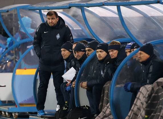 ST PETERSBURG, RUSSIA - NOVEMBER 20, 2016: Krylya Sovetov Samara s head coach Vadim Skripchenko (L) in the 2016-17 Season Russian Premier League Round 14 football match against Zenit St Petersburg at the Petrovsky Stadium. Peter Kovalev TASS  TS0383E2