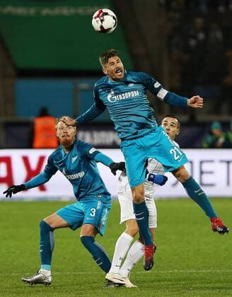 ST PETERSBURG, RUSSIA - NOVEMBER 20, 2016: Zenit St Petersburg s Ivan Novoseltsev, Javi Garcia and Kryalya Sovetov Samara s Cristian Pasquato (L-R) fight for the ball in their 2016-17 Season Russian Premier League Round 14 football match at the Petrovsky Stadium. Peter Kovalev TASS  TS0383E8