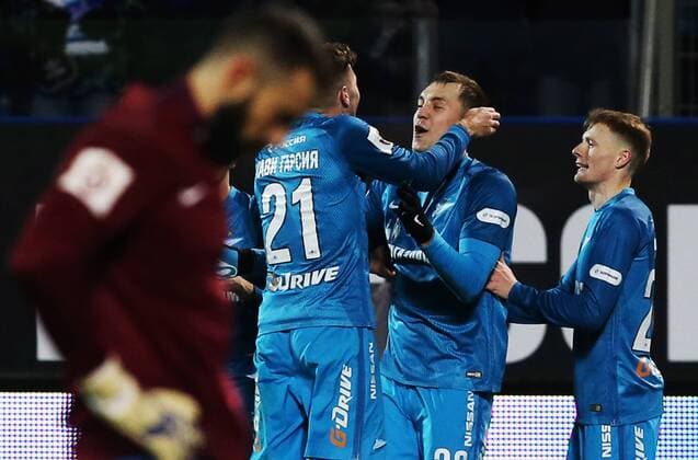 ST PETERSBURG, RUSSIA - NOVEMBER 20, 2016: Zenit St Petersburg s Javi Garcia, Artyom Dzyuba and Yevgeny Chernov (L-R background) celebrate scoring in the 2016-17 Season Russian Premier League Round 14 football match against Krylya Sovetov Samara at the Petrovsky Stadium. FC Zenit St Petersburg won the game 3-1. Peter Kovalev TASS  TS03840A