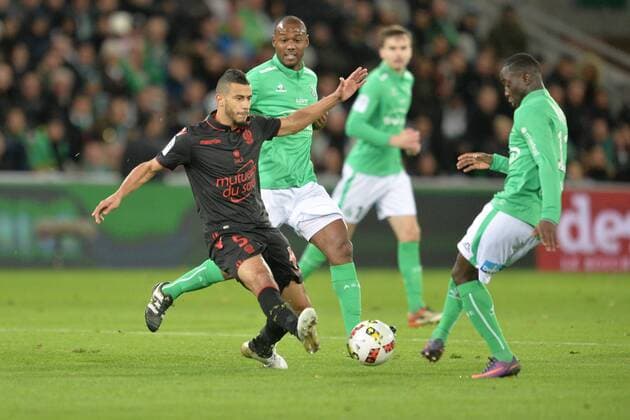 Henri Saivet (saint etienne) vs Younes Belhanda (nice) FOOTBALL : Saint Etienne vs Nice - Ligue 1 - 20 11 2016 FredericChambert 