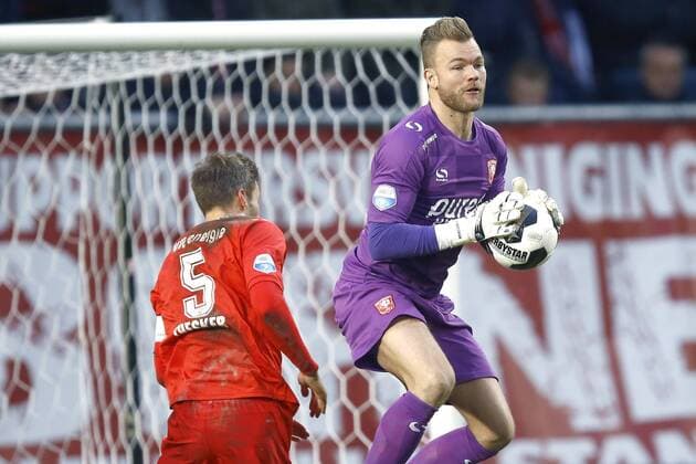 (l-r) Stefan Thesker of FC Twente, Nick Marsman of FC Twenteduring the Dutch Eredivisie match between FC Twente and FC Utrecht at the Grolsch Veste on November 20, 2016 in Enschede, The Netherlands FC Twente v FC Utrecht Dutch Eredivisie 2016 2017 xVIxPeterxLousxIVx 6619219