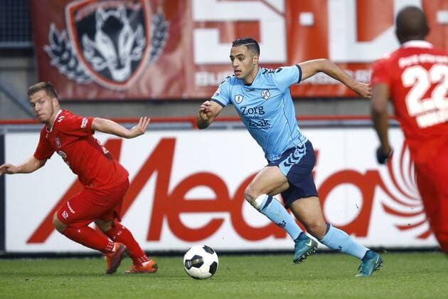 (l-r) Dylan Seys of FC Twente, Sofyan Amrabat of FC Utrechtduring the Dutch Eredivisie match between FC Twente and FC Utrecht at the Grolsch Veste on November 20, 2016 in Enschede, The Netherlands FC Twente v FC Utrecht Dutch Eredivisie 2016 2017 xVIxPeterxLousxIVx 6619222