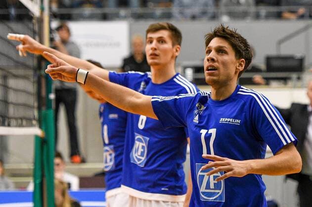 GER, 2017 CEV Volleyball Champions League, CEV, VfB Friedrichshafen (GER) vs Hypo Tirol Innsbruck (AUT) 20.11.2016, ZF Arena, Friedrichshafen, GER, 2017 CEV Volleyball Champions League, CEV, VfB Friedrichshafen (GER) vs Hypo Tirol Innsbruck (AUT), im Bild Tomas Kocian (Friedrichshafen, 17) reklamiert beim Schiedsrichter nordphotoxHafner