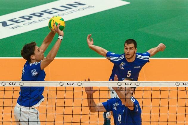 GER, 2017 CEV Volleyball Champions League, CEV, VfB Friedrichshafen (GER) vs Hypo Tirol Innsbruck (AUT) 20.11.2016, ZF Arena, Friedrichshafen, GER, 2017 CEV Volleyball Champions League, CEV, VfB Friedrichshafen (GER) vs Hypo Tirol Innsbruck (AUT), im Bild Tomas Kocian (Friedrichshafen, 17), Andreas Takvam (Friedrichshafen, 4), David Sossenheimer (Friedrichshafen, 5) nordphotoxHafner