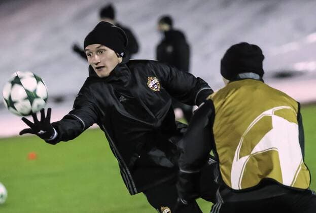 MOSCOW, RUSSIA - NOVEMBER 21, 2016: FC CSKA Moscow s Alexander Golovin during a training session ahead of the 2016 17 UEFA Champions League match against FC Bayer Leverkusen, at Oktyabr Stadium. The match is scheduled for November 22, 2016. Sergei Savostyanov TASS  TS038573