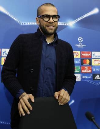 Juventus Brazilian defender Dani Alves during the press conference PK Pressekonferenz held at Sanchez Pizjuan stadium in Seville, Andalusia, Spain southern Spain, 21 November 2016. Sevilla FC will face Juventus in a UEFA Champions League Group H soccer match at the Sanchez Pizjuan stadium on 21 November 2016. Juventus press conference !ACHTUNG: NUR REDAKTIONELLE NUTZUNG!  20161121-636153571710422190