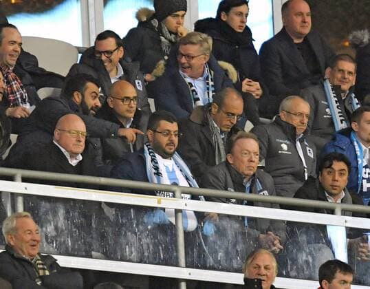 21.11.2016, Fussball 2.Bundesliga 2016 2017, 13.Spieltag, TSV 1860 München - 1.FC Kaiserslautern, in der Allianz-Arena München. Aufsichtsratsvorsitzender Hasan Ismaik (unten mitte, TSV 1860 München) neben Präsident Peter Cassalette (unten 2.v.re, TSV 1860 München) auf der Tribüne. 