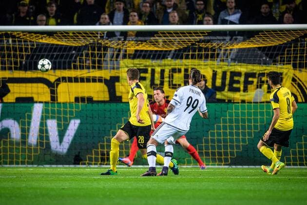 Fußball, CL, Borussia Dortmund - Legia Warschau Aleksandar Prijovic (Legia Warschau 99) mit dem Fuehrungs Tor zum 1:0 gegen Matthias Ginter (Borussia Dortmund 28) und Torwart Roman Weidenfeller (Borussia Dortmund 1) beim Champions League Spiel zwischen Borussia Dortmund und Legia Warschau am 22.11.2016 Dortmund Copyright: xSchuelerx xEibnerx-xPressefotox EP_JSE