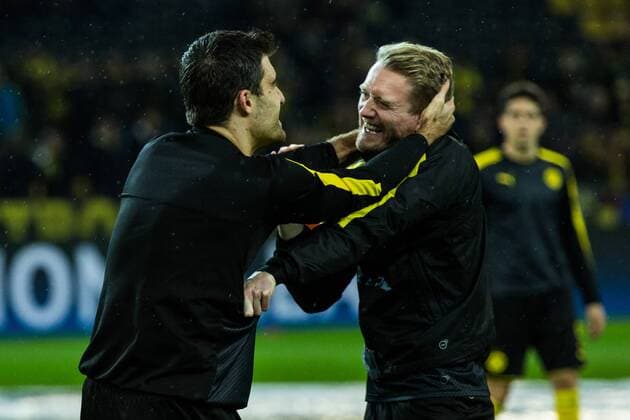 GER, Champions League, Borussia Dortmund vs Legia Warschau 22.11.2016, Signal Iduna Park, Dortmund, GER, Champions League, Borussia Dortmund vs Legia Warschau, im Bild picture shows: Sokratis (BVB 25) albert mit Andre Schürrle (BVB 21) während des Aufwärmens, nordphotox xRauch