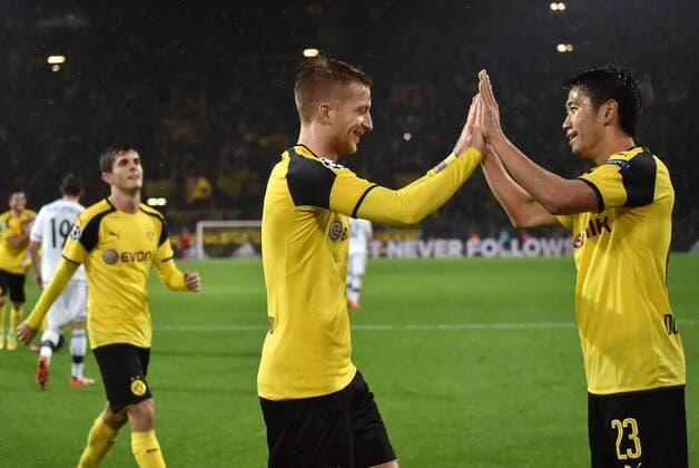 22.11.2016, Fussball UEFA Champions League 2016 17, Vorrunde, 5. Spieltag, Borussia Dortmund - Legia Warschau, Jubel Shinji Kagawa (Borussia Dortmund), re., und Marco Reus (Borussia Dortmund)