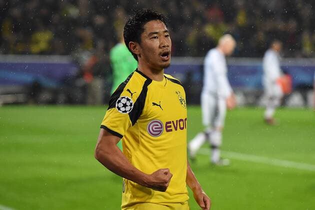Fußball Champions League Gruppenphase 5. Spieltag Borussia Dortmund - Legia Warschau am 22.11.2016 im Signal Iduna Park in Dortmund Torjubel zum 1:1 durch Shinji Kagawa ( Dortmund ) xRx