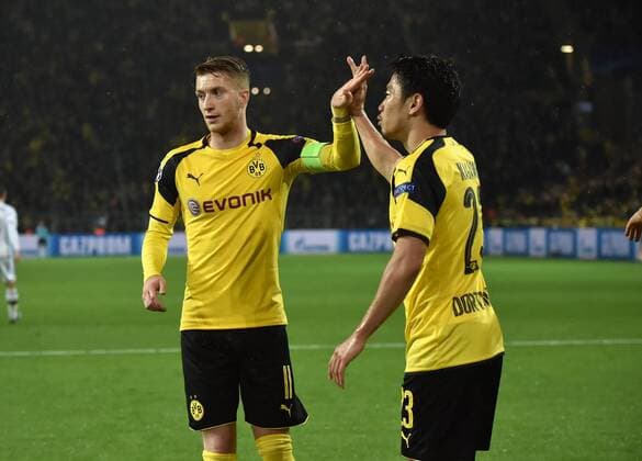 22.11.2016, Fussball UEFA Champions League 2016 17, Vorrunde, 5. Spieltag, Borussia Dortmund - Legia Warschau, Jubel Marco Reus (Borussia Dortmund), li., und Shinji Kagawa (Borussia Dortmund)