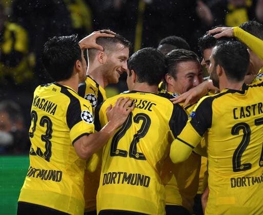 22.11.2016, Fussball UEFA Champions League 2016 17, Vorrunde, 5. Spieltag, Borussia Dortmund - Legia Warschau, Jubel (v.li.) Shinji Kagawa (Borussia Dortmund), Marco Reus (Borussia Dortmund), Christian Pulisic (Borussia Dortmund), Felix Passlack (Borussia Dortmund)