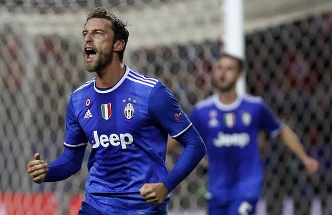 Fußball, CL, FC Sevilla - Juventus Turin Juventus midfielder Claudio Marchisio celebrates his 1-1 goal against Sevilla during their UEFA Champions League 5th round match at Ramon Sanchez Pizjuan stadium in Seville, Andalusia, Spain, 22 November 2016. SEVILLA VS. JUVENTUS !ACHTUNG: NUR REDAKTIONELLE NUTZUNG!  SEV001 20161122-636154486845972647