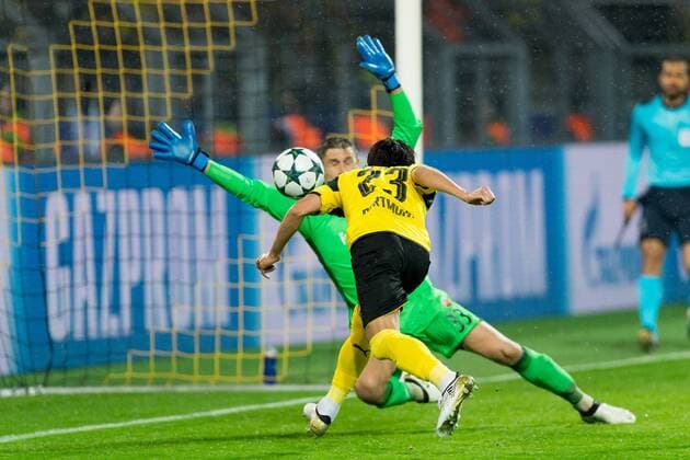 Dortmund, Germany 22.11.2016, UEFA Champions League - 2016 17 Season, Group F - Matchday 5, BV Borussia Dortmund - Legia Warschau, TOR zum 1:1 durch Shinji Kagawa (BVB) ( DeFodi001