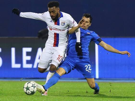 Fußball, CL, Dinamo Zagreb - Olympique Lyon UEFA Champions League, GNK Dinamo vs. Olympique Lyonnais 22.11.2016., Maksimir Stadium, Zagreb, Croatia - UEFA Champions League, Group H, Round 5, GNK Dinamo vs. Olympique Lyonnais. Alexandre Lacazette, Leonardo Sigali. JuricaxGaloic PIXSELL