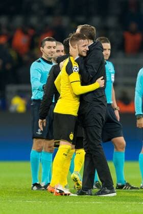 Dortmund, Germany 22.11.2016, UEFA Champions League - 2016 17 Season, Group F - Matchday 5, BV Borussia Dortmund - Legia Warschau, 8:4, Marco Reus (BVB) und Trainer Thomas Tuchel (BVB) nach dem 8:4 ( DeFodi001